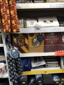 maroon and gold in Edinburgh